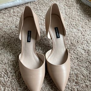 Hi I’m selling a nine W. Tan nwmossiel 10 shoe